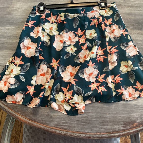 Show Me Your Mumu 2 piece set. Dark green Floral pattern - Picture 3 of 4